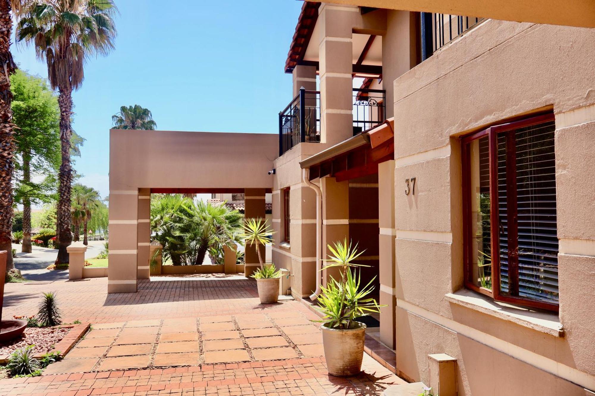37 On Eagles Hotel Hartbeespoort Exterior photo